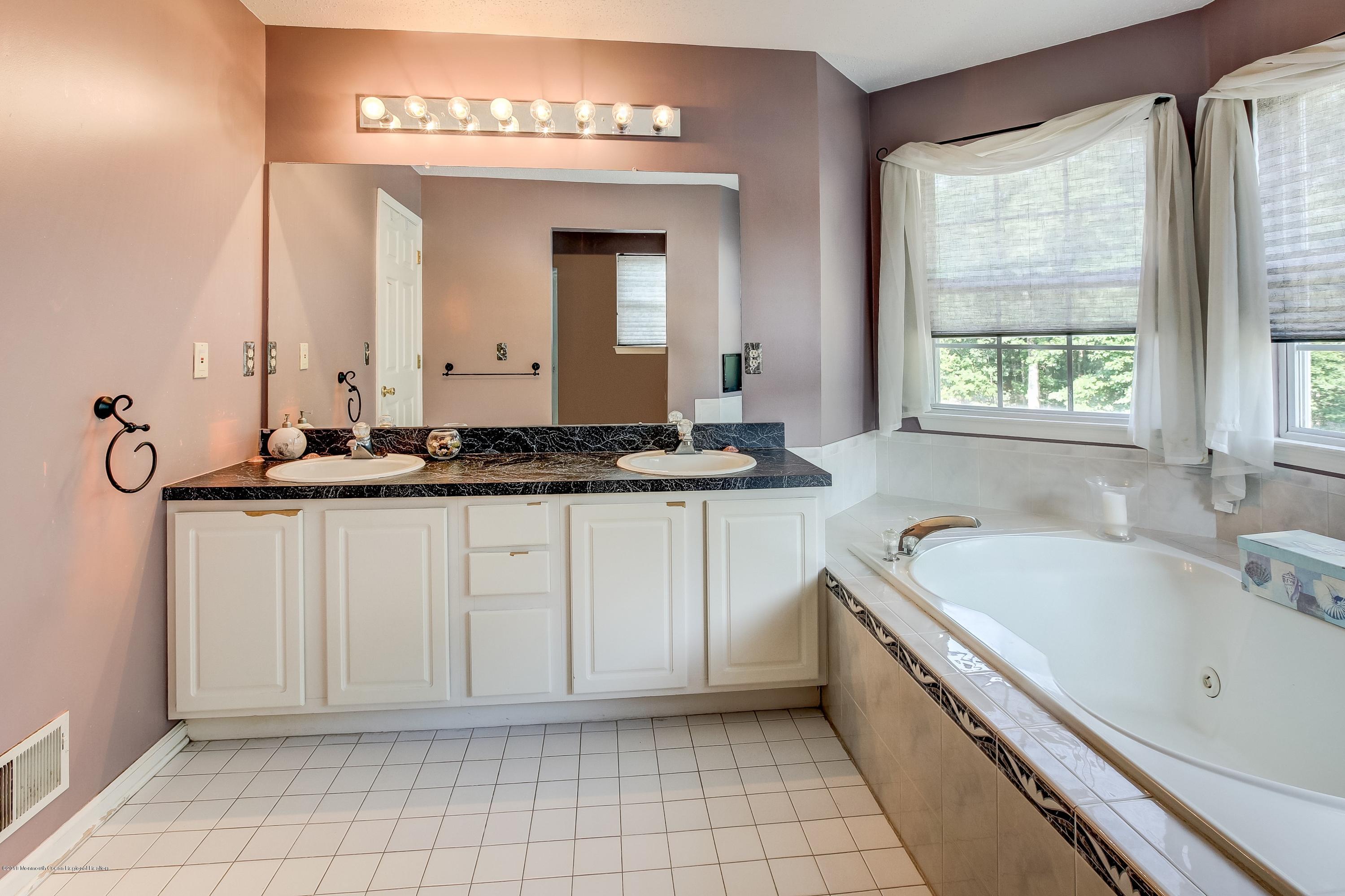 24 Bryce Canyon Road Howell, NJ 07731 - Photo 21 of 32 021_50210163