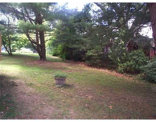 72 Scarsdale Road Warwick, RI 02886 - Photo 7 of 7 Yard/Garden.