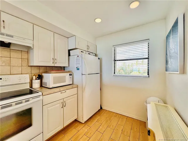 $5,600 | 9400 South Ocean Drive, Unit 202, Jensen Beach, FL 34957