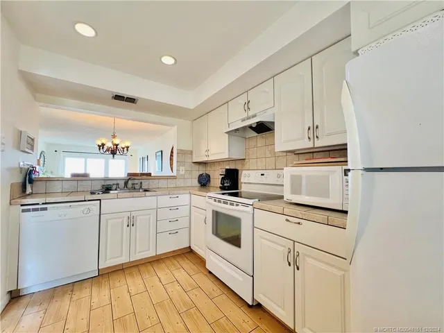 $5,600 | 9400 South Ocean Drive, Unit 202, Jensen Beach, FL 34957