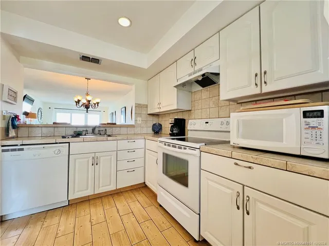 $5,600 | 9400 South Ocean Drive, Unit 202, Jensen Beach, FL 34957