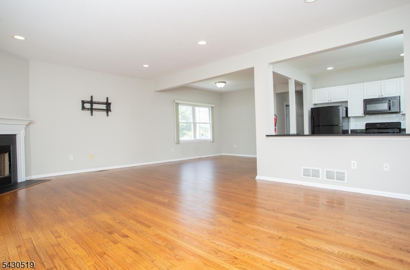 643 Old Dover Road Morris Plains, NJ 07950 - Photo 9 of 26