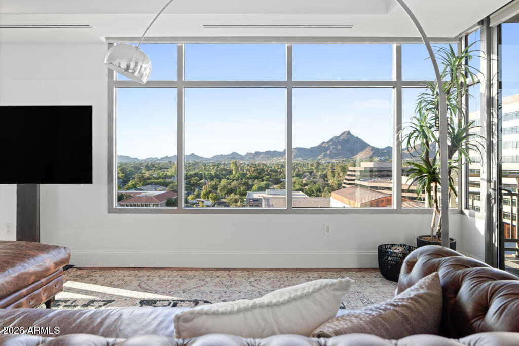 2211 East Camelback Road, Unit 902 Phoenix, AZ 85016 - Photo 20 of 47 Primary Bedroom Sitting Area