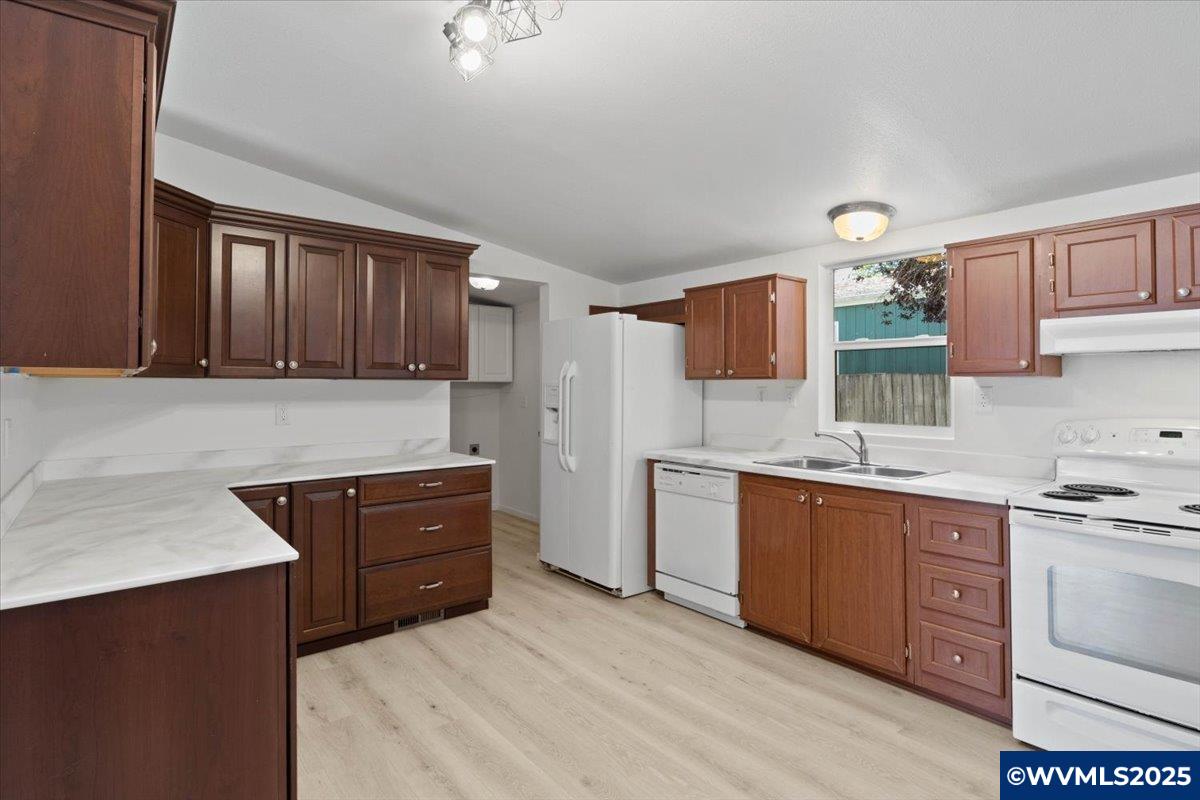 2365 Northwest Gibson Hill Road Albany, OR 97321 - Photo 12 of 47 Gallery Image 12
