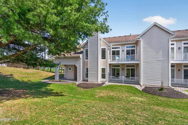 $249,900 | 321 Diamond Rock Circle, Troy, NY 12182