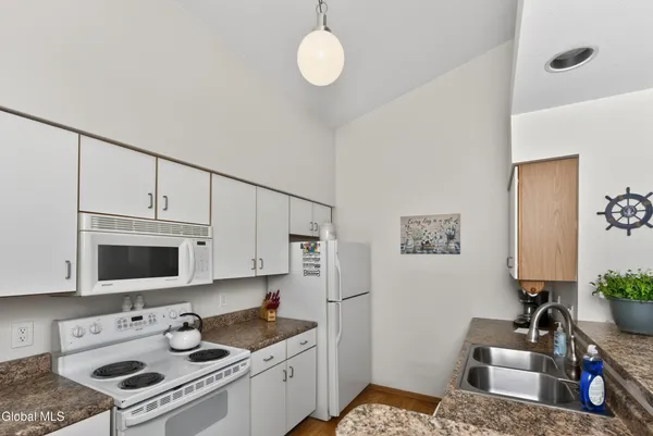 $249,900 | 321 Diamond Rock Circle, Troy, NY 12182
