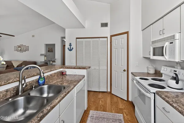 $249,900 | 321 Diamond Rock Circle, Troy, NY 12182