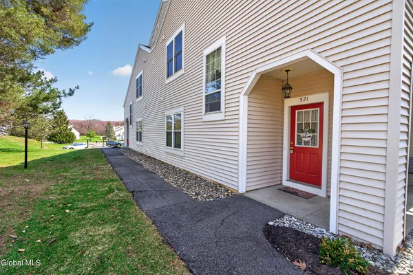 $249,900 | 321 Diamond Rock Circle, Troy, NY 12182