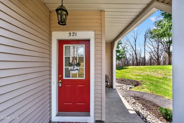 $249,900 | 321 Diamond Rock Circle, Troy, NY 12182