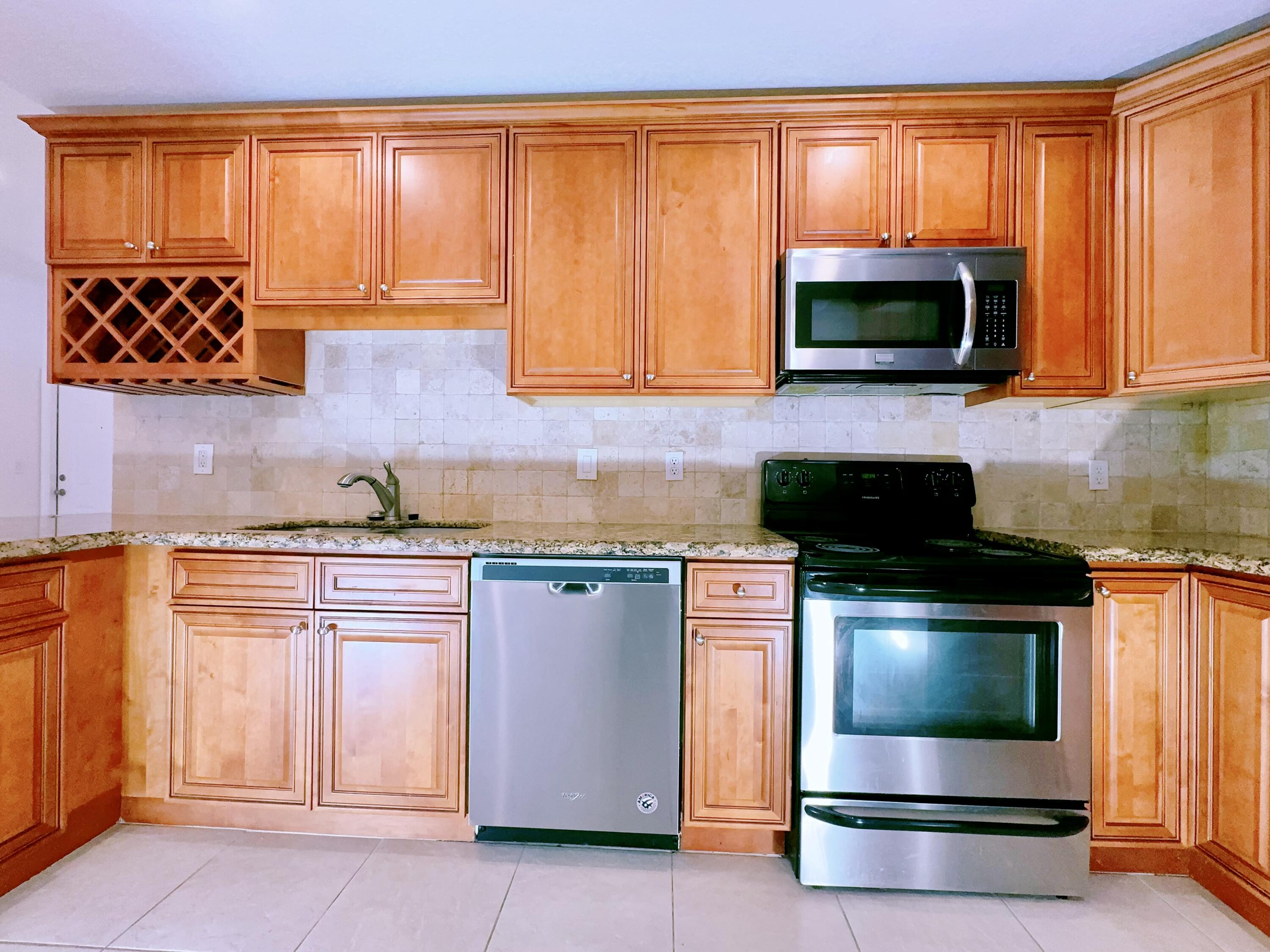 3150 Leewood Terrace, Unit L221 Boca Raton, FL 33431 - Photo 6 of 26 Kitchen_3
