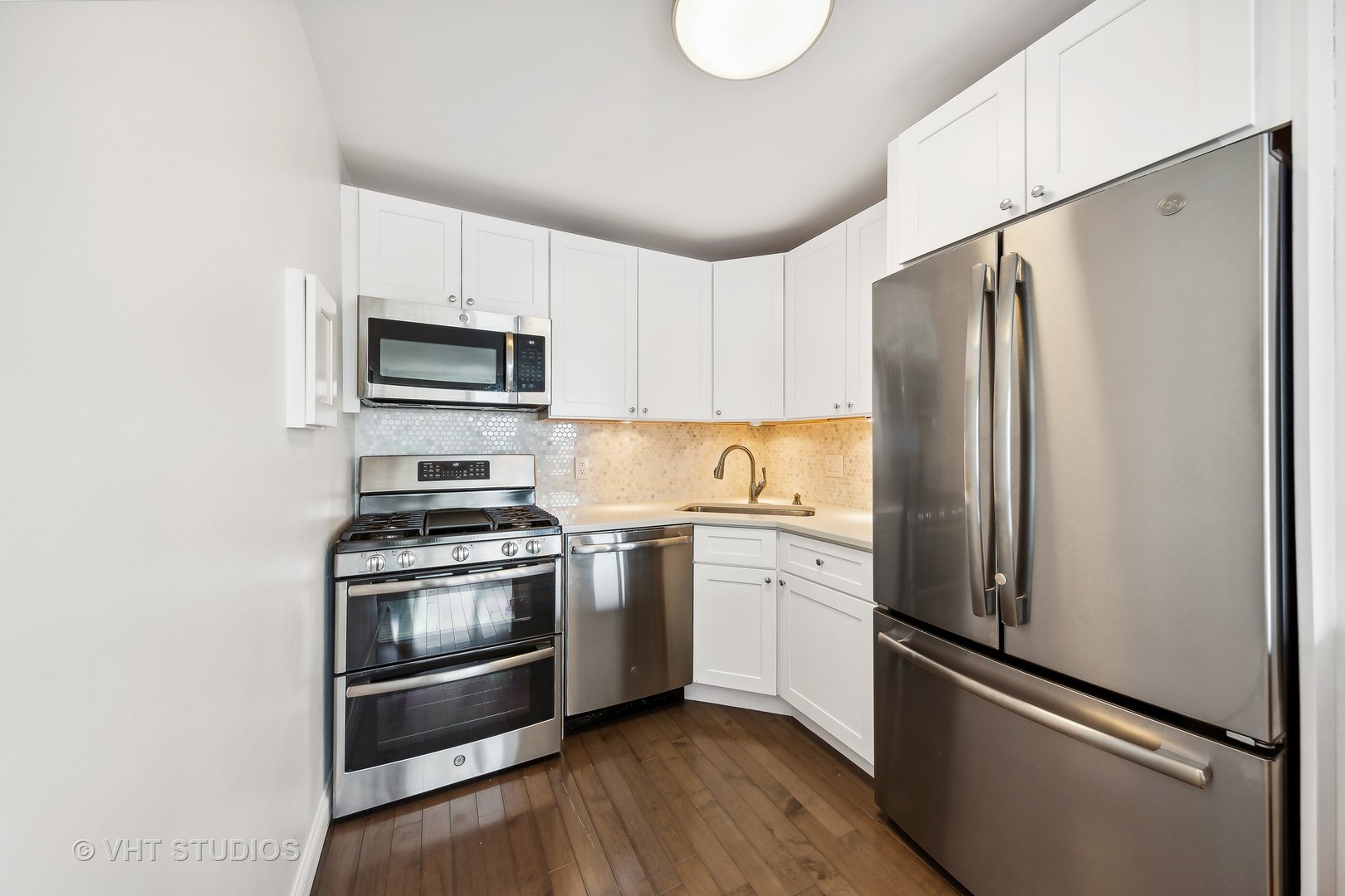 247 East Chestnut Street, Unit 1802 Chicago, IL 60611 - Photo 7 of 23