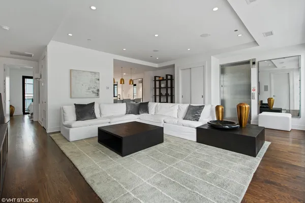 $6,500 | 668 North Kingsbury Street, Unit 507, Chicago, IL 60654