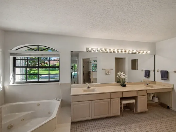 $875,000 | 6108 Winding Lake Drive, Jupiter, FL 33458