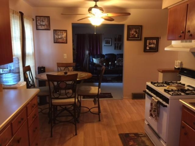 1243 Pipestone Road Benton Harbor, MI 49022 - Photo 7 of 23 1243 Pipestone Kitchen 5
