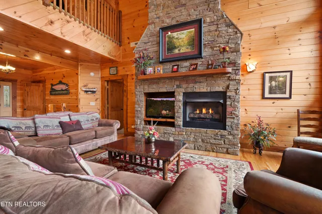 $1,100,000 | 1716 Smoky Hills Drive, Gatlinburg, TN 37738