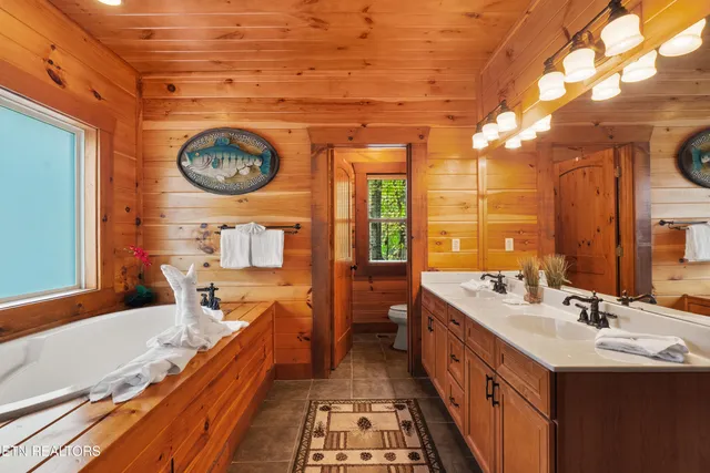 $1,100,000 | 1716 Smoky Hills Drive, Gatlinburg, TN 37738