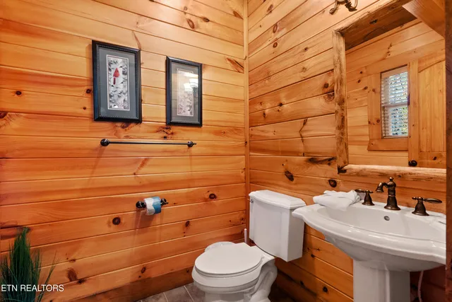 $1,100,000 | 1716 Smoky Hills Drive, Gatlinburg, TN 37738