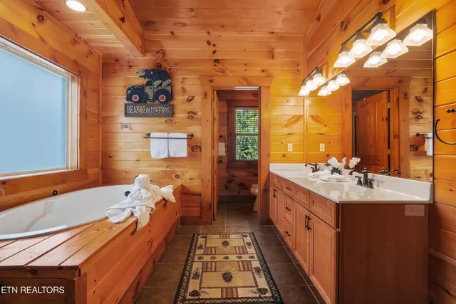 $1,100,000 | 1716 Smoky Hills Drive, Gatlinburg, TN 37738