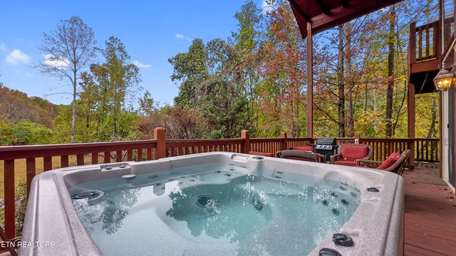 $1,100,000 | 1716 Smoky Hills Drive, Gatlinburg, TN 37738