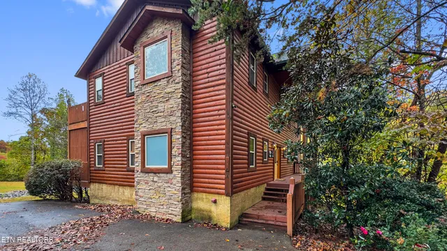 $1,100,000 | 1716 Smoky Hills Drive, Gatlinburg, TN 37738