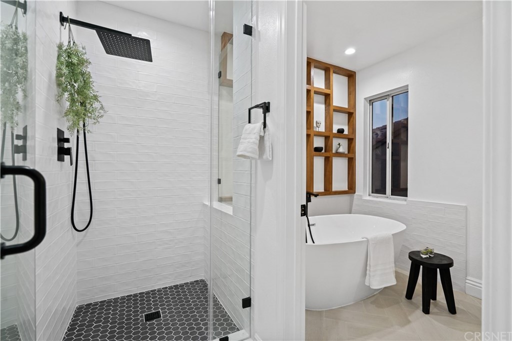 24609 Skyridge Drive Newhall, CA 91321 - Photo 30 of 60 Separate tub and shower/toilet room.