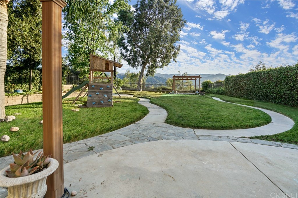 24609 Skyridge Drive Newhall, CA 91321 - Photo 42 of 60 a view of a garden with plants