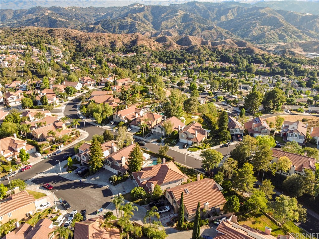 24609 Skyridge Drive Newhall, CA 91321 - Photo 48 of 60 an aerial view of residential houses with outdoor space