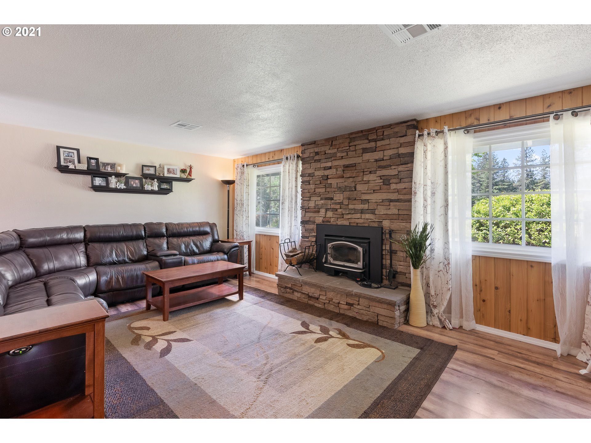 23785 Suttle Road Veneta, OR 97487 - Photo 4 of 32 Gallery Image 4