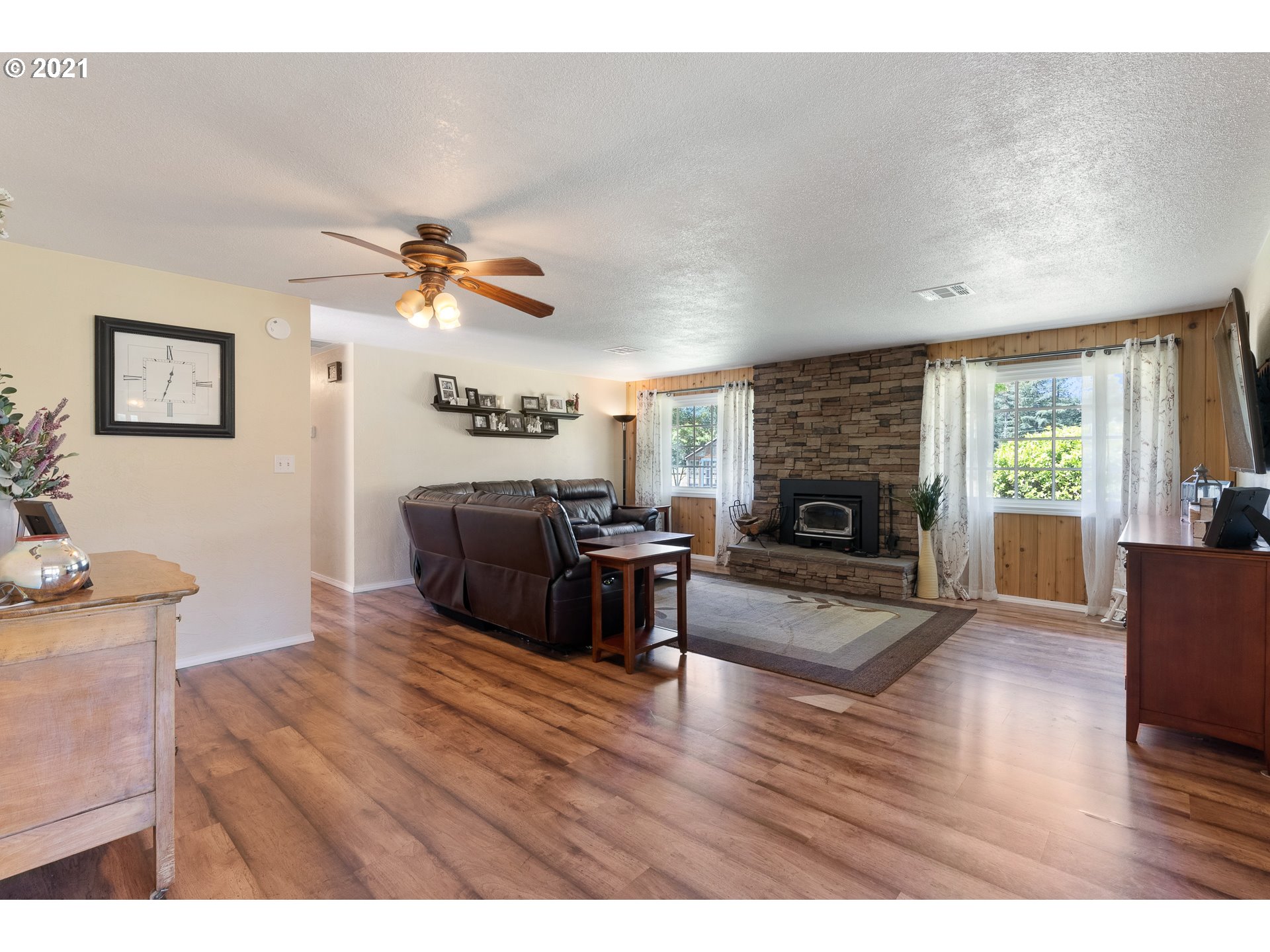 23785 Suttle Road Veneta, OR 97487 - Photo 5 of 32 Gallery Image 5
