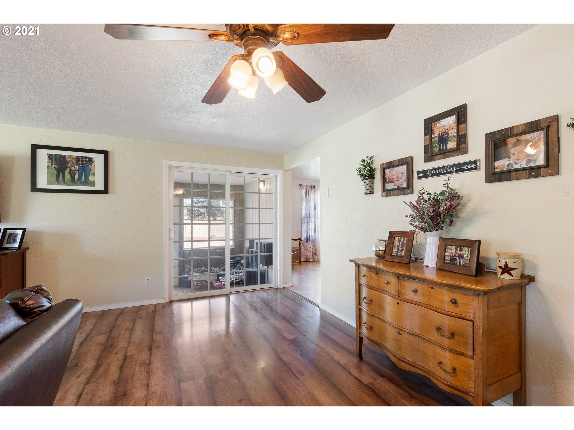 23785 Suttle Road Veneta, OR 97487 - Photo 6 of 32 Gallery Image 6