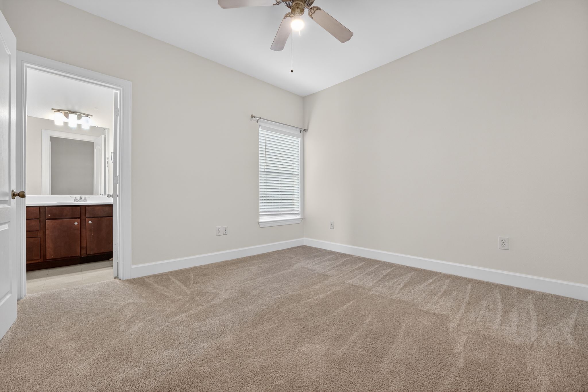 1901 Crossing Place, Unit 2201A Austin, TX 78741 - Photo 6 of 23 an empty room with a bathroom
