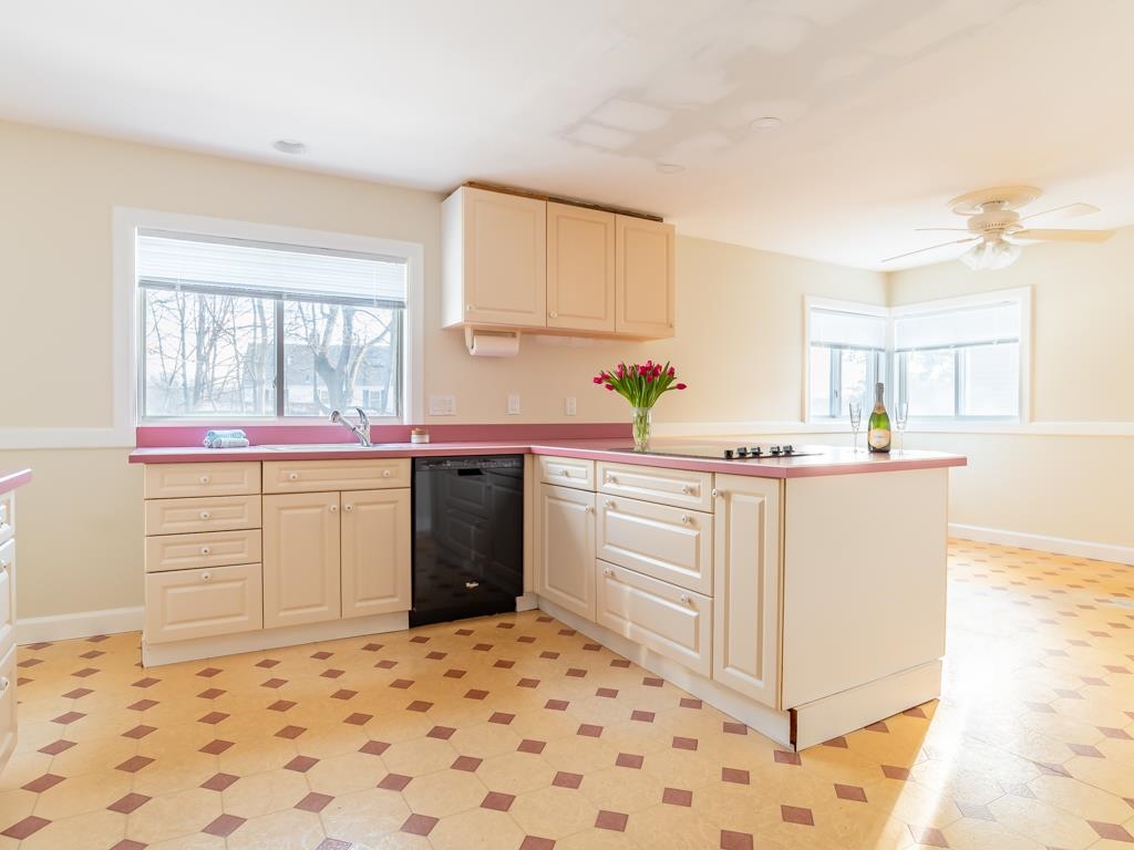 74 Sunset Road Portsmouth, NH 03801 - Photo 8 of 39