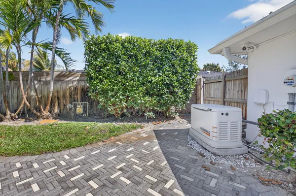 $1,925,000 | 245 Seacrest Lane, Delray Beach, FL 33444