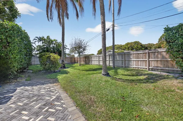 $1,925,000 | 245 Seacrest Lane, Delray Beach, FL 33444