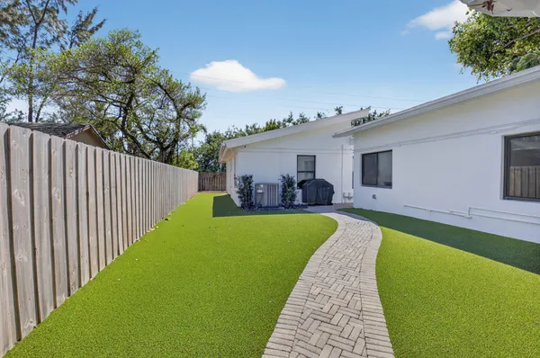 $1,925,000 | 245 Seacrest Lane, Delray Beach, FL 33444