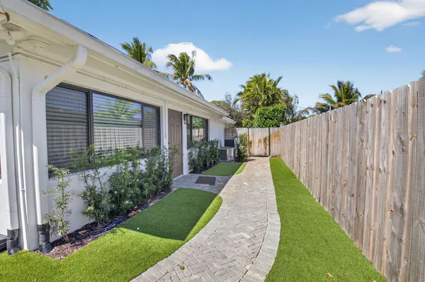 $1,925,000 | 245 Seacrest Lane, Delray Beach, FL 33444