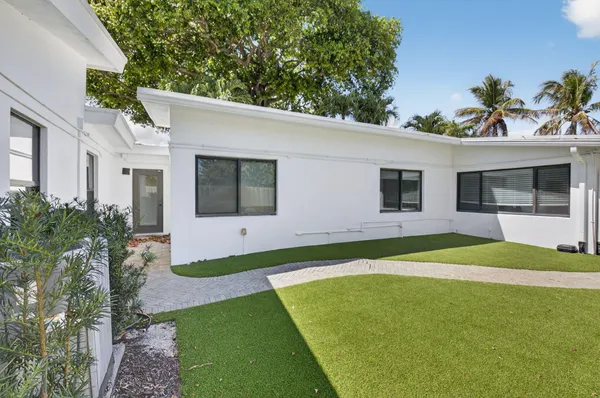 $1,925,000 | 245 Seacrest Lane, Delray Beach, FL 33444