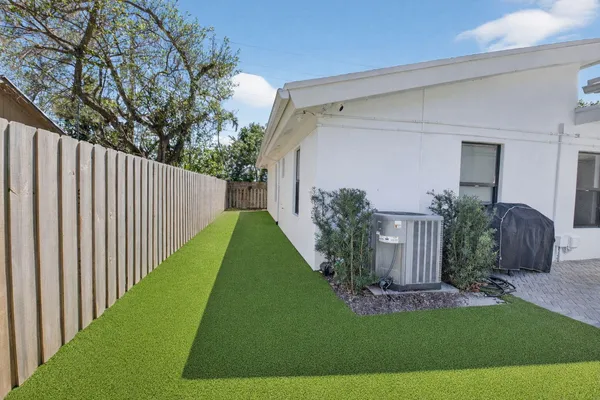 $1,925,000 | 245 Seacrest Lane, Delray Beach, FL 33444