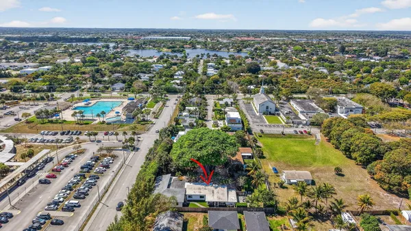 $1,925,000 | 245 Seacrest Lane, Delray Beach, FL 33444