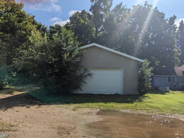 $79,900 | 101 5th Avenue East, Lisbon, ND 58054