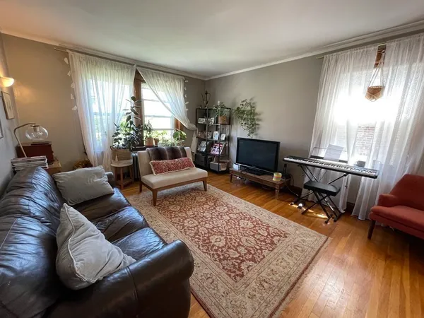$4,800 | 78 Browne Street, Unit 2, Brookline, MA 02446