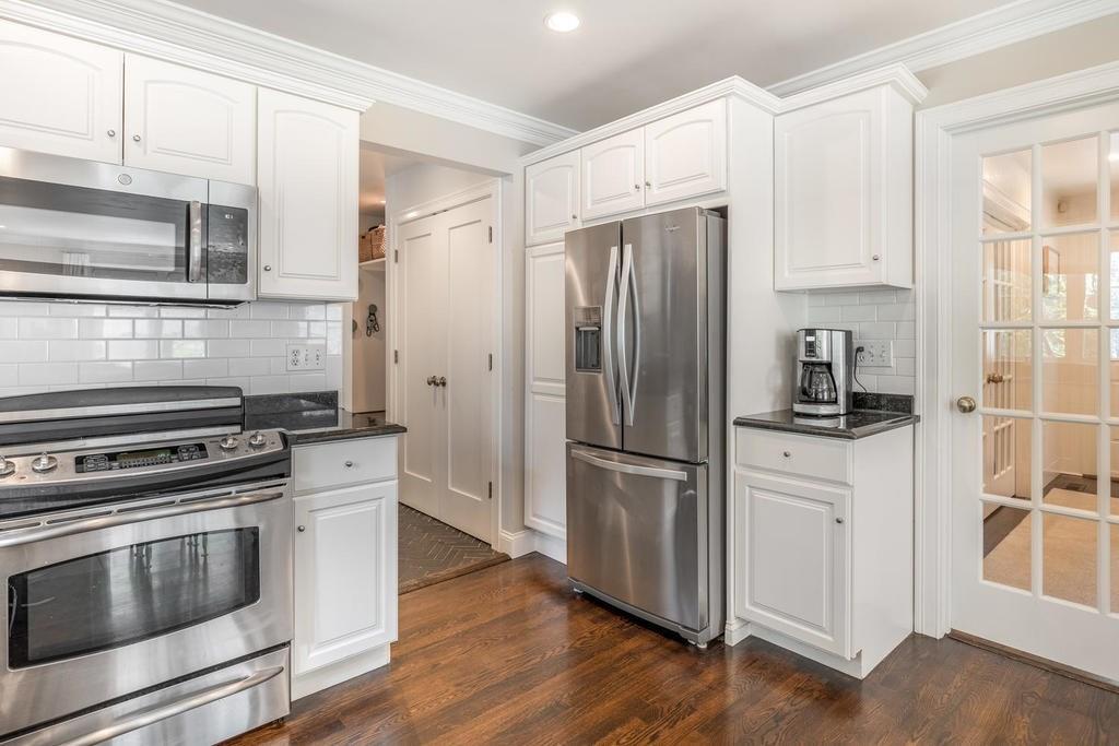 19 Rae Avenue Needham, MA 02492 - Photo 5 of 37 Gallery Image 5