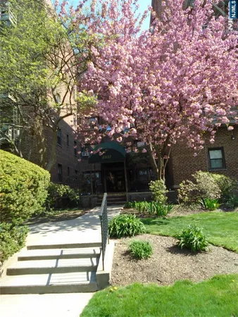 $1,250 | 2337 Hudson Terrace, Unit B15, Fort Lee, NJ 07024