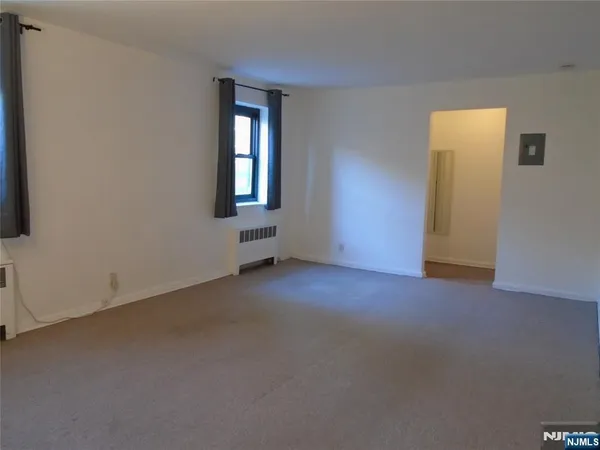 $1,250 | 2337 Hudson Terrace, Unit B15, Fort Lee, NJ 07024