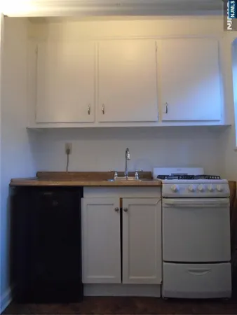 $1,250 | 2337 Hudson Terrace, Unit B15, Fort Lee, NJ 07024