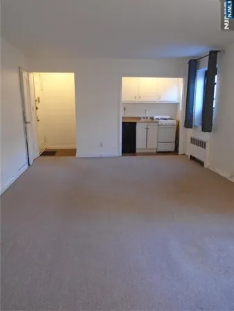 $1,250 | 2337 Hudson Terrace, Unit B15, Fort Lee, NJ 07024