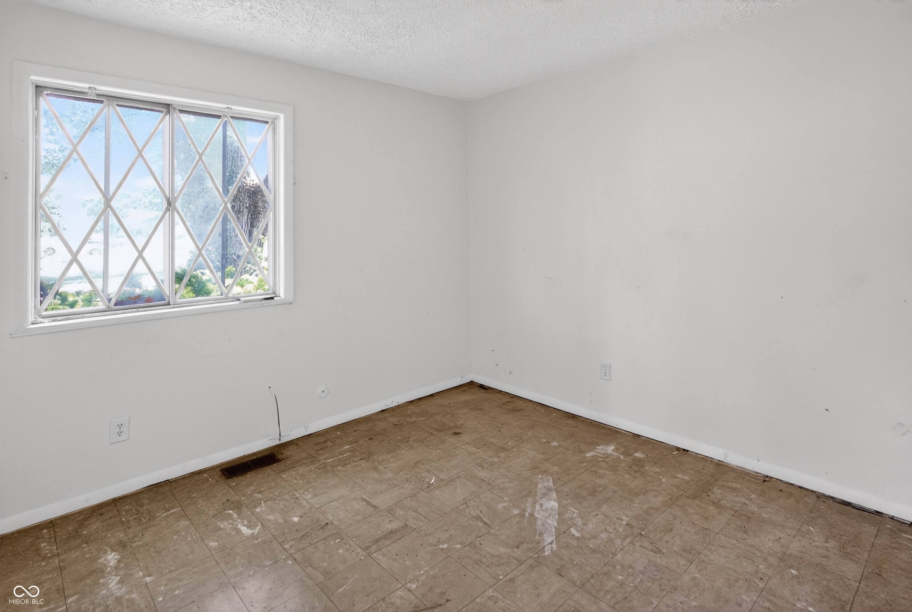 8538 Montery Road Indianapolis, IN 46226 - Photo 7 of 27