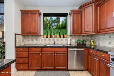 $895,000 | 8 Biltmore Estate, Unit 114, Phoenix, AZ 85016