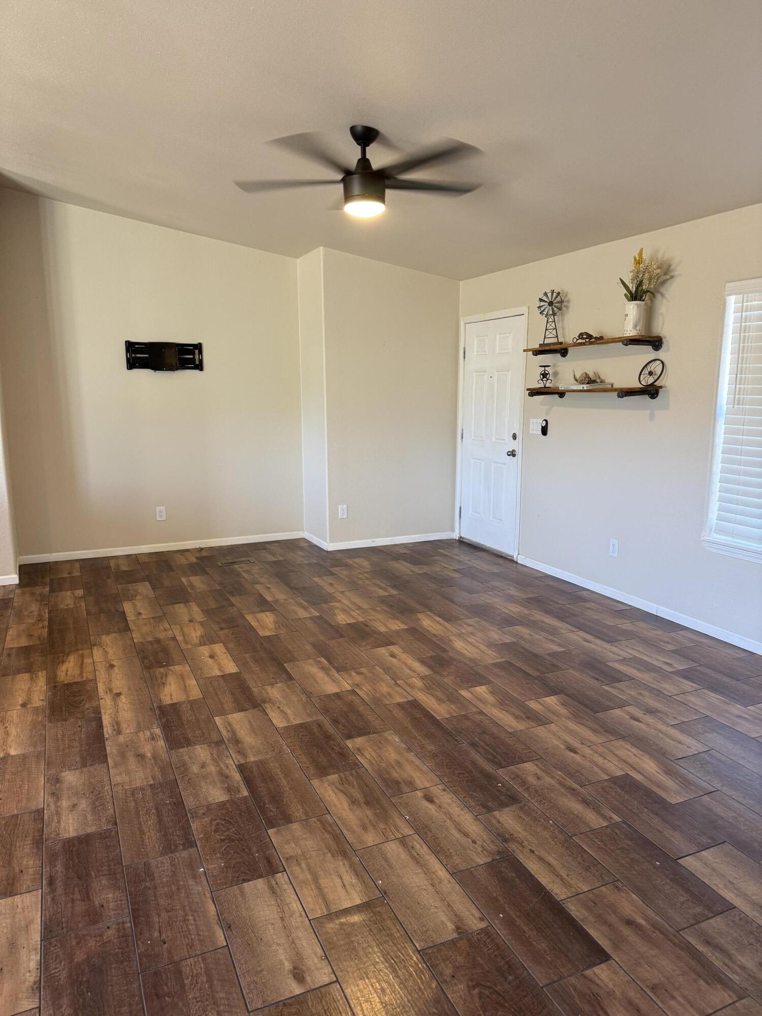 345 Old Mill Road Tonto Basin, AZ 85553 - Photo 7 of 32 Living room