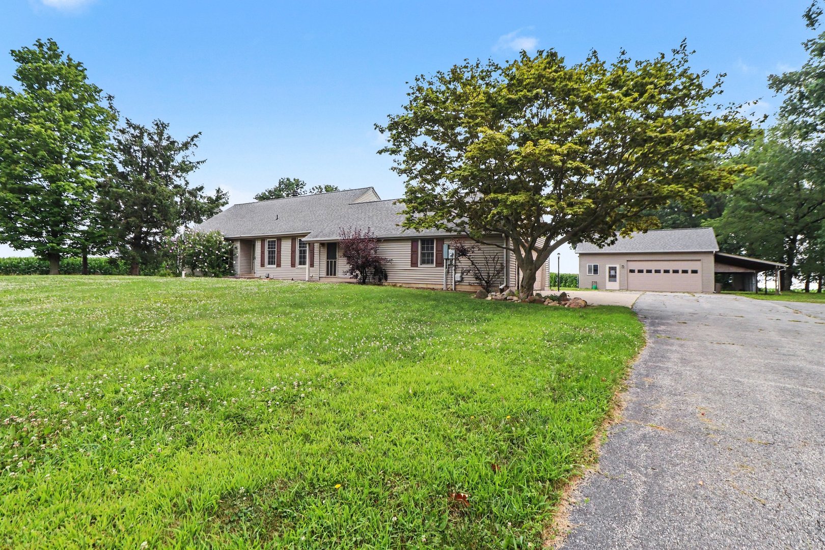 11 South Sager Road Valparaiso, IN 46383 - Photo 3 of 26 Gallery Image 3